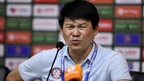 HLV Vũ Tiến Thành: 'Cứ đá với Hà Nội FC là TP.HCM lại thua vì trọng tài' 